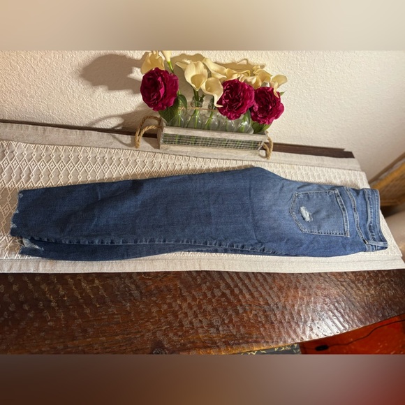 M Jeans Size 14W Original Fit, Super Skinny Ankle. Frayed hem, distressed. - Picture 4 of 9